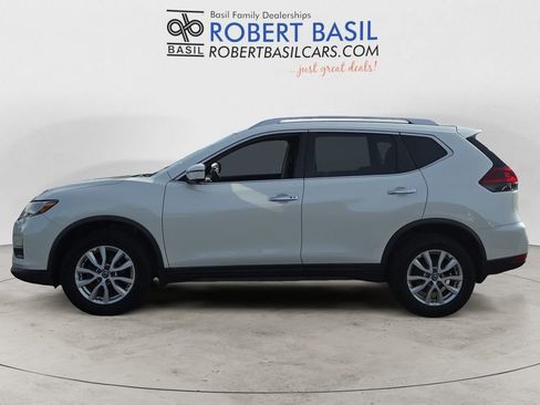 Used 2018 Nissan Rogue SV w/ Premium Package image 2