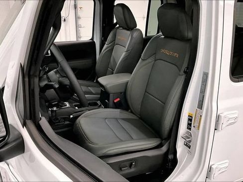 Used 2026 Jeep Gladiator Mojave AWD/4WD image 22