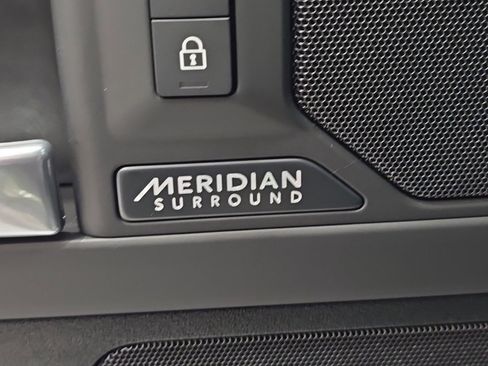 New 2026 Land Rover Defender 130 X-Dynamic SE image 12