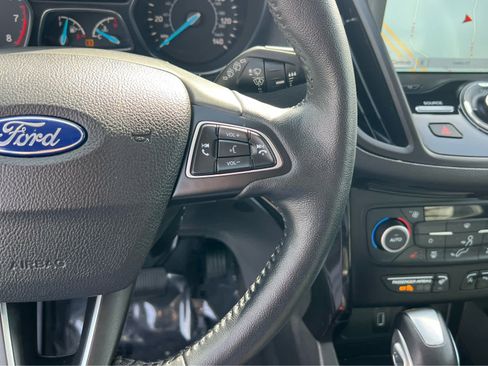 Used 2019 Ford Escape Titanium image 34