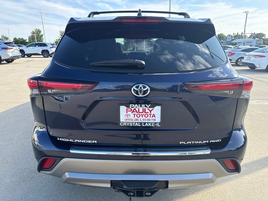 Certified 2026 Toyota Highlander Platinum AWD/4WD image 4