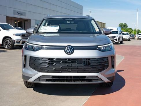 New 2026 Volkswagen Tiguan SE FWD image 9