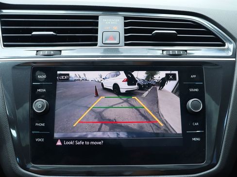 Used 2021 Volkswagen Tiguan SE R-Line image 50