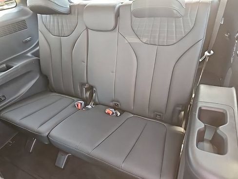 Used 2024 Hyundai Palisade Limited FWD image 15