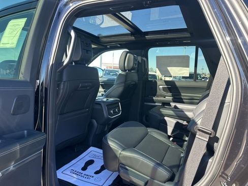 New 2026 Ford Expedition Platinum image 31