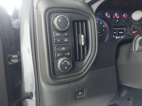 Used 2020 Chevrolet Silverado 1500 Custom w/ Custom Convenience Package AWD/4WD image 24