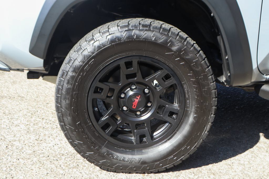 Used 2018 Toyota Tacoma TRD Off-Road AWD/4WD image 36