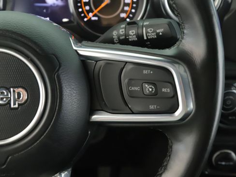 Used 2022 Jeep Wrangler Unlimited Sahara AWD/4WD image 9