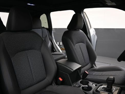 Certified 2025 Subaru Forester Premium AWD/4WD image 13