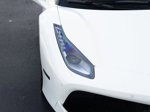 Used 2017 Ferrari 488 GTB RWD image 13
