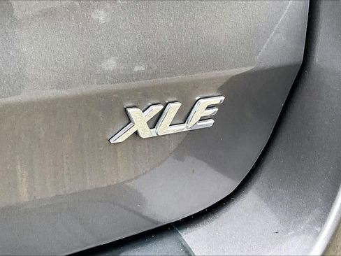 Used 2017 Toyota Sienna XLE image 9