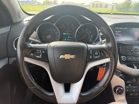 Used 2015 Chevrolet Cruze LT FWD image 2