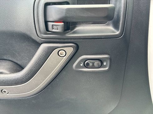 Used 2018 Jeep Wrangler Unlimited Sport S AWD/4WD image 13