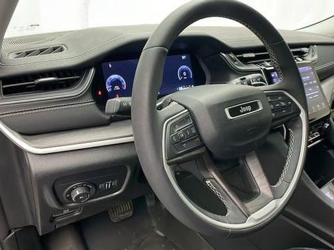 Used 2023 Jeep Grand Cherokee L Limited image 11