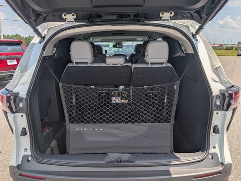 New 2026 Toyota Sienna XLE FWD image 27