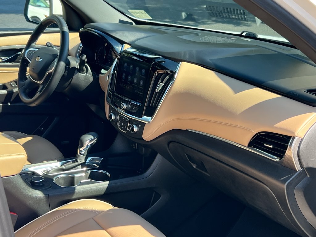 Used 2023 Chevrolet Traverse Premier FWD image 28