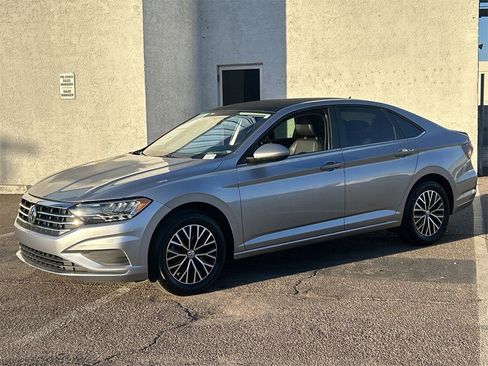 Used 2020 Volkswagen Jetta SE w/ SE Cold Weather Package image 3