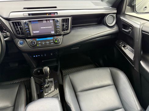 Used 2017 Toyota RAV4 SE image 33
