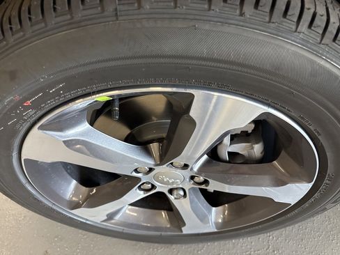 New 2025 Jeep Grand Cherokee L Limited image 24