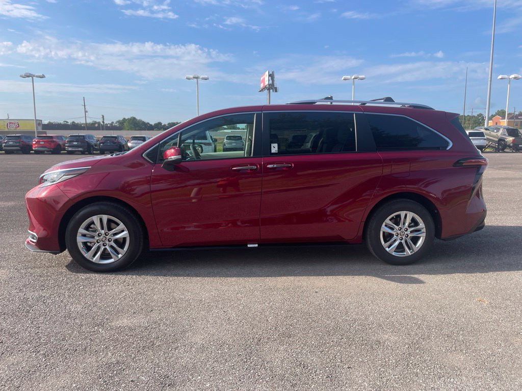 New 2026 Toyota Sienna Limited FWD image 4