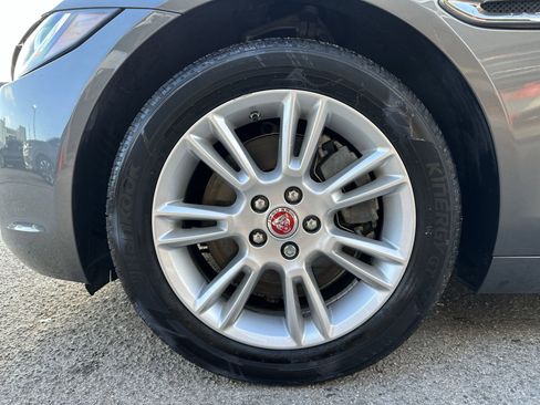 Used 2017 Jaguar XE Premium image 19