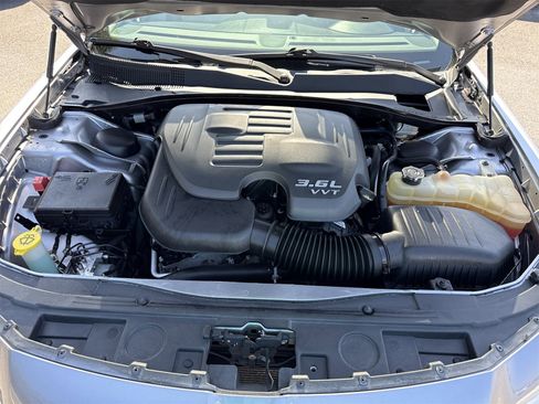Used 2018 Chrysler 300 Limited image 31