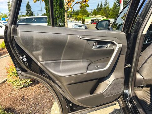 Used 2020 Toyota RAV4 XLE w/ Convenience Package AWD/4WD image 12