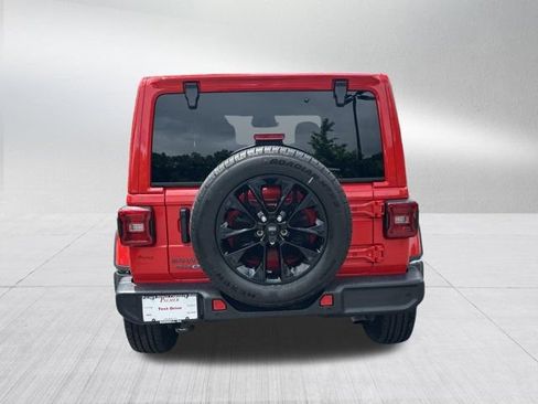 Used 2025 Jeep Wrangler Unlimited Sahara w/ Safety Group AWD/4WD image 7