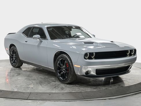 Used 2022 Dodge Challenger SXT w/ Plus Package image 8