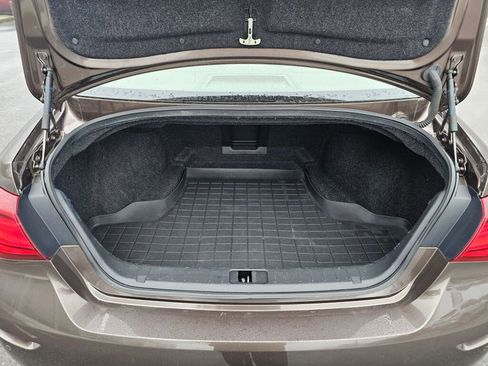 Used 2018 INFINITI Q70 Luxe image 18