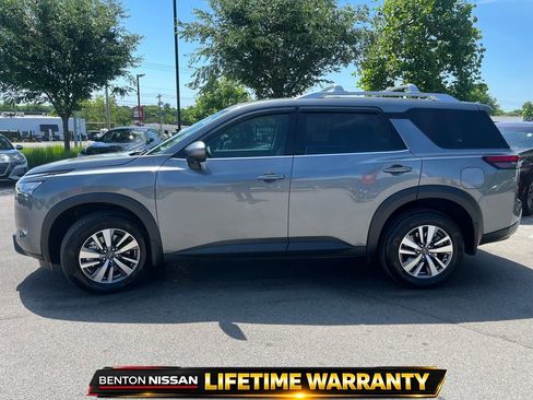 Used 2025 Nissan Pathfinder SL AWD/4WD image 5