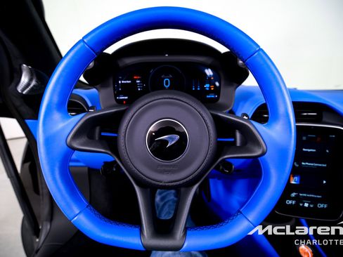 Used 2025 McLaren Artura Spider image 16