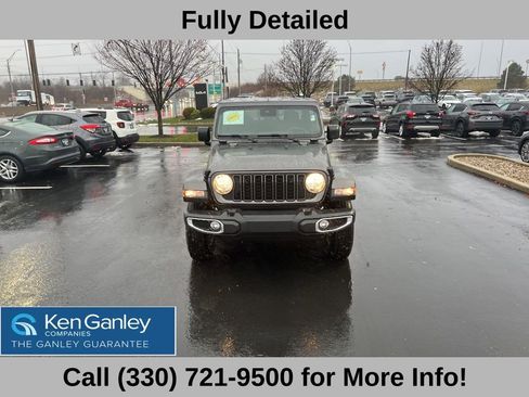 Used 2025 Jeep Gladiator Sport image 4