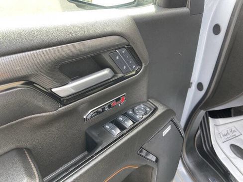 Used 2024 GMC Sierra 1500 AT4 w/ Technology Package AWD/4WD image 8