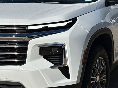 Used 2025 Chevrolet Traverse LT w/ Driver Confidence Package image 5