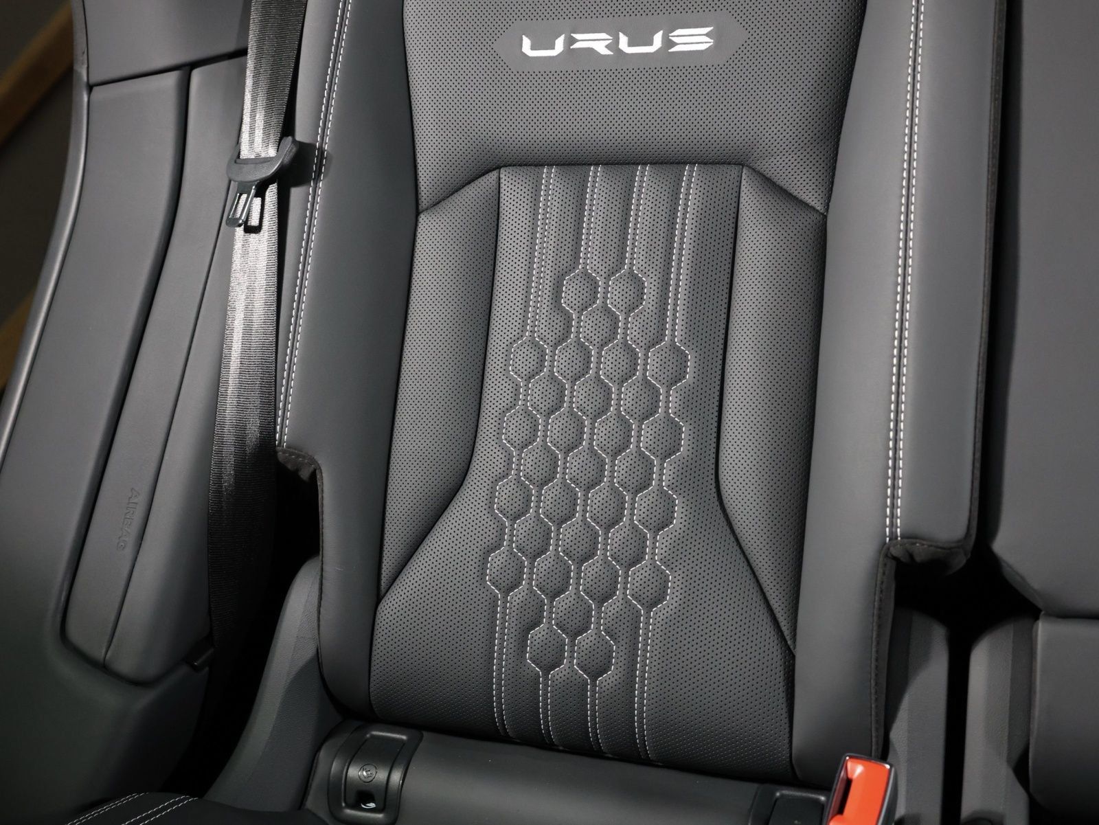 Used 2023 Lamborghini Urus Performante AWD/4WD image 25