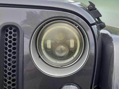 Used 2016 Jeep Wrangler Unlimited Sahara w/ Dual Top Group AWD/4WD image 9