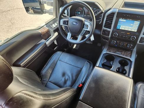 Used 2018 Ford F250 Lariat w/ Lariat Value Package AWD/4WD image 11