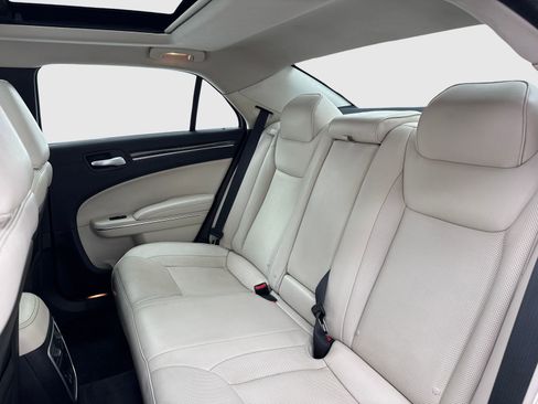 Used 2018 Chrysler 300 Limited w/ Safetytec Plus Group RWD image 36