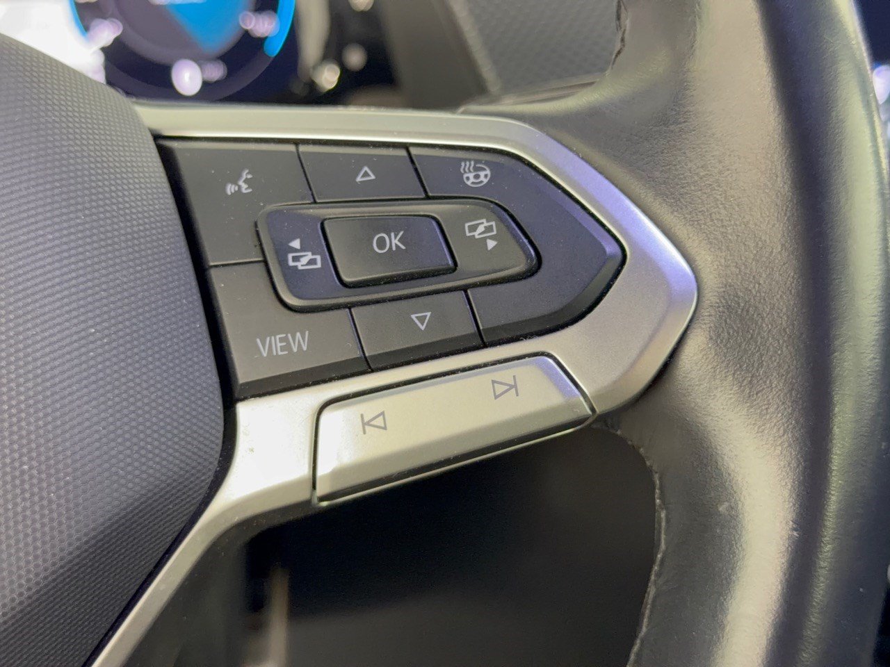 Used 2024 Volkswagen Atlas Cross Sport SEL R-Line AWD/4WD image 19