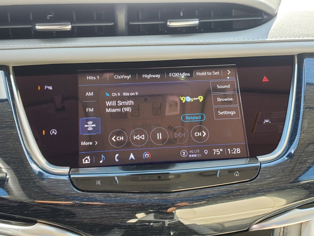 Used 2024 Cadillac XT6 Premium Luxury w/ LPO, Floor Liner Package AWD/4WD image 27