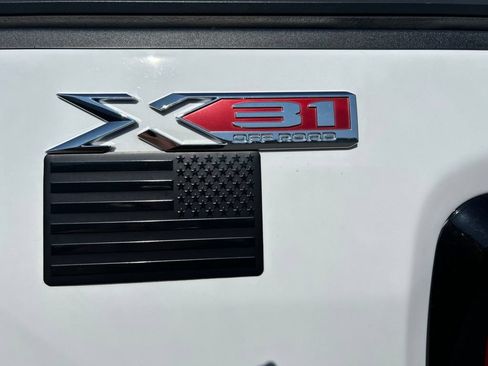 Used 2025 GMC Sierra 2500 SLE w/ Preferred Package AWD/4WD image 11