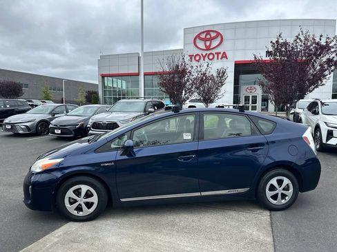 Used 2012 Toyota Prius Two FWD image 2