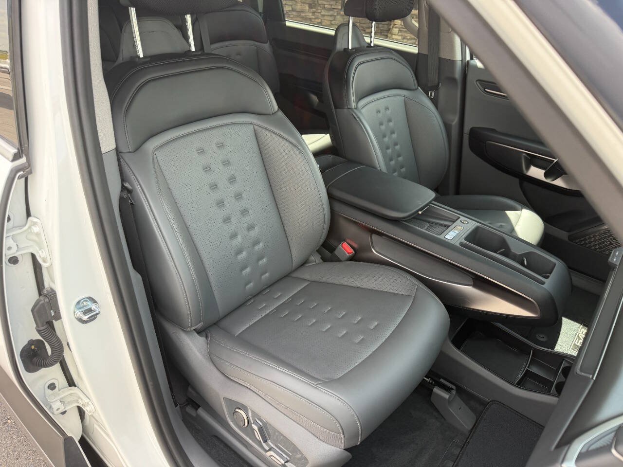 Used 2024 Kia EV9 Wind AWD/4WD image 11