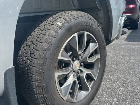 Used 2022 Chevrolet Silverado 1500 LT AWD/4WD image 6