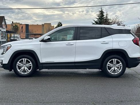 Used 2024 GMC Terrain SLE image 7