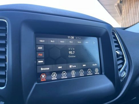 Used 2021 Jeep Compass Latitude image 14