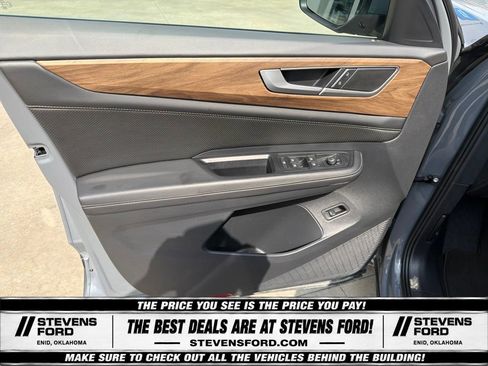 Used 2025 Volkswagen Atlas SE AWD/4WD image 17