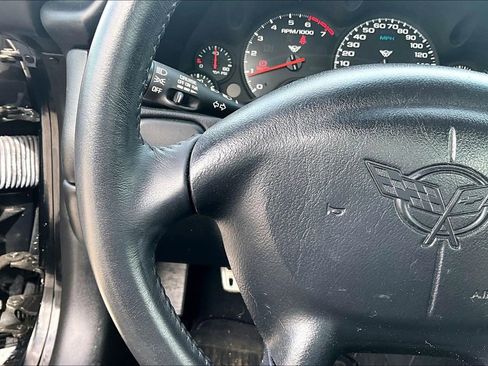 Used 2002 Chevrolet Corvette Coupe image 10