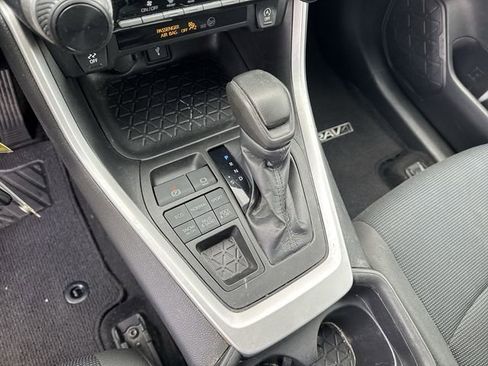 Used 2021 Toyota RAV4 LE image 24